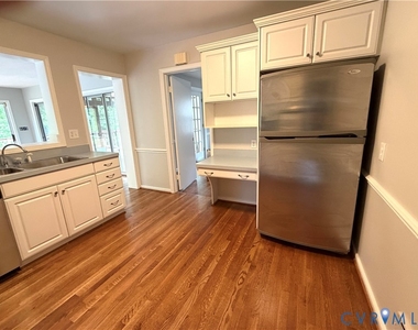 11402 Creekside Drive - Photo Thumbnail 7
