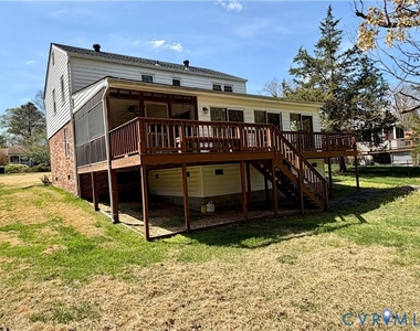 11402 Creekside Drive - Photo Thumbnail 16