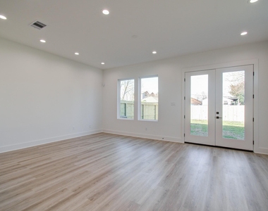 4425 Providence Street - Photo Thumbnail 8