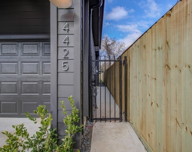4425 Providence Street - Photo Thumbnail 4