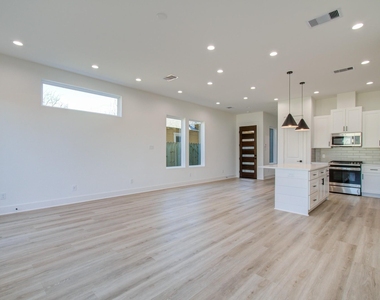 4425 Providence Street - Photo Thumbnail 7