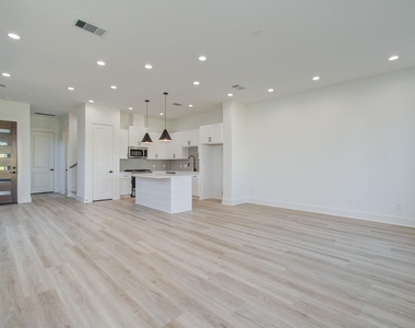 4425 Providence Street - Photo Thumbnail 6