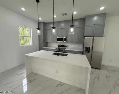 723 Epps Brown Street E - Photo Thumbnail 8