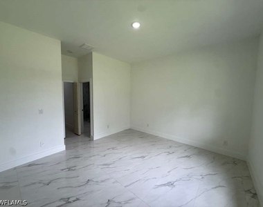 723 Epps Brown Street E - Photo Thumbnail 20