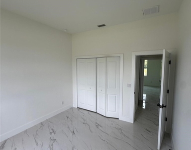 1089 Eisenhower Boulevard - Photo Thumbnail 18