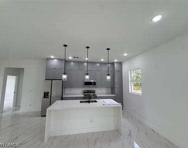 1089 Eisenhower Boulevard - Photo Thumbnail 7