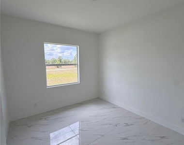 1089 Eisenhower Boulevard - Photo Thumbnail 17
