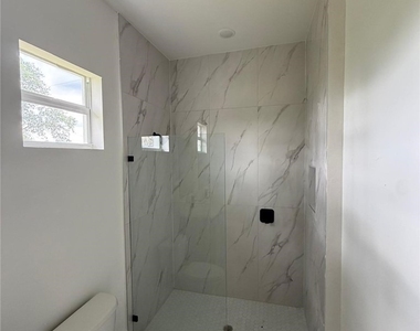 1089 Eisenhower Boulevard - Photo Thumbnail 10