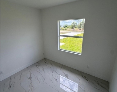 1089 Eisenhower Boulevard - Photo Thumbnail 13