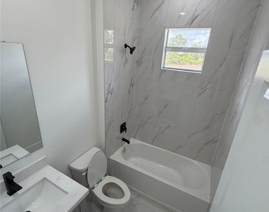 1089 Eisenhower Boulevard - Photo Thumbnail 14