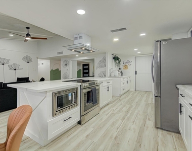 7310 Corta Calle Drive - Photo Thumbnail 8