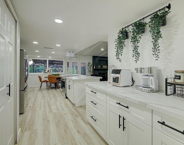 7310 Corta Calle Drive - Photo Thumbnail 14