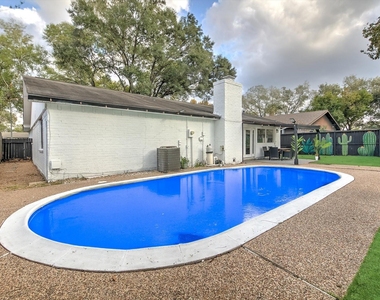7310 Corta Calle Drive - Photo Thumbnail 43
