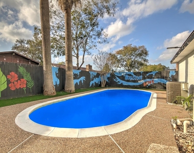 7310 Corta Calle Drive - Photo Thumbnail 41