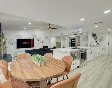 7310 Corta Calle Drive - Photo Thumbnail 11
