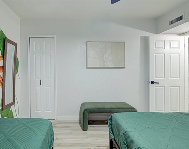 7310 Corta Calle Drive - Photo Thumbnail 26