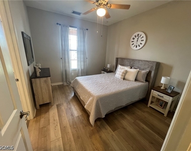 11875 Izarra Way - Photo Thumbnail 10