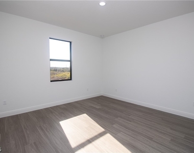9004 W Justice Circle - Photo Thumbnail 16