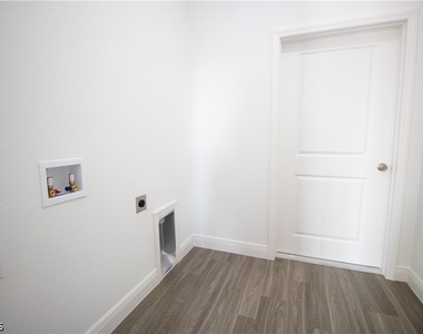 9004 W Justice Circle - Photo Thumbnail 31