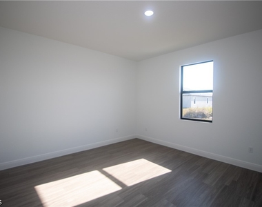 9004 W Justice Circle - Photo Thumbnail 17