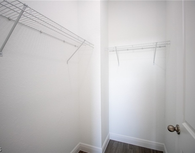 9004 W Justice Circle - Photo Thumbnail 23