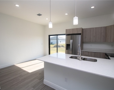 9004 W Justice Circle - Photo Thumbnail 9