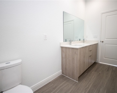 9004 W Justice Circle - Photo Thumbnail 20