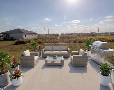 9004 W Justice Circle - Photo Thumbnail 6