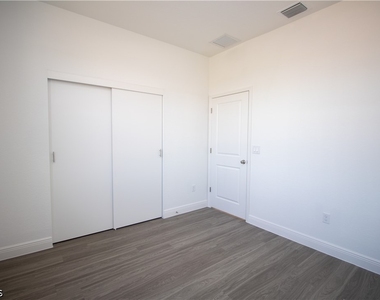 9004 W Justice Circle - Photo Thumbnail 27