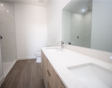 9004 W Justice Circle - Photo Thumbnail 19