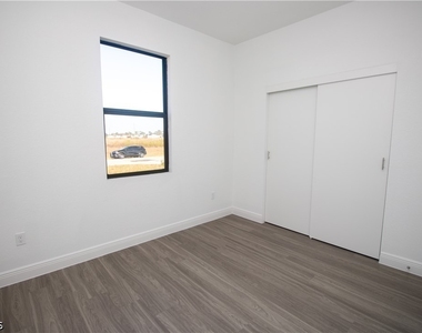 9004 W Justice Circle - Photo Thumbnail 24