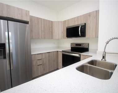 9004 W Justice Circle - Photo Thumbnail 13