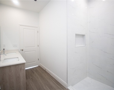 9004 W Justice Circle - Photo Thumbnail 22