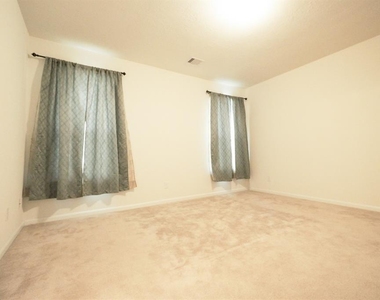 4426 S Vineyard Meadow Lane - Photo Thumbnail 9