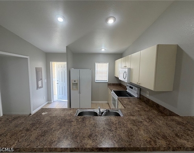 4535 26th Street Sw - Photo Thumbnail 3