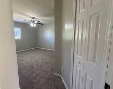704 Gilbert Avenue S - Photo Thumbnail 10