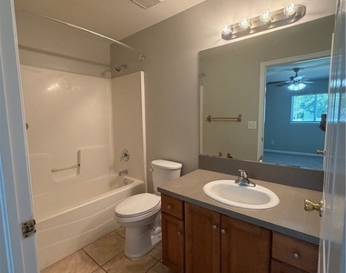 704 Gilbert Avenue S - Photo Thumbnail 13