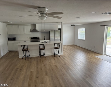 1463 Tanglewood Parkway - Photo Thumbnail 2