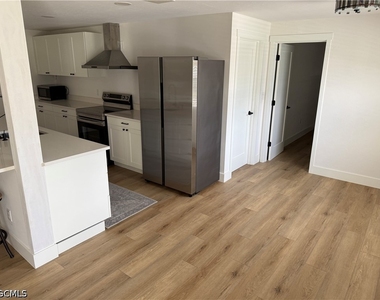 1463 Tanglewood Parkway - Photo Thumbnail 7