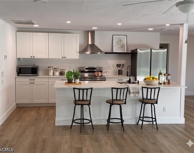 1463 Tanglewood Parkway - Photo Thumbnail 17