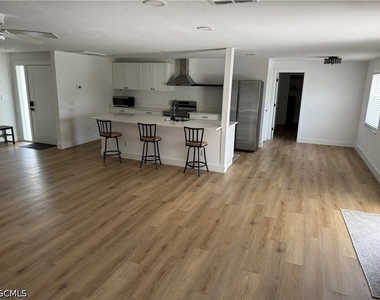 1463 Tanglewood Parkway - Photo Thumbnail 5