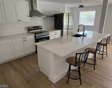 1463 Tanglewood Parkway - Photo Thumbnail 1