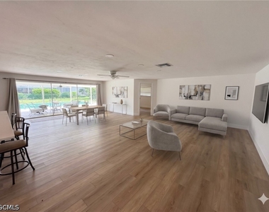 1463 Tanglewood Parkway - Photo Thumbnail 9