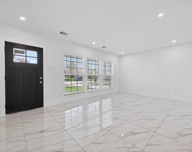 2202 Alabama Street - Photo Thumbnail 4