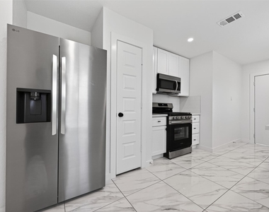 2202 Alabama Street - Photo Thumbnail 12