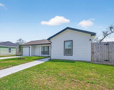 2202 Alabama Street - Photo Thumbnail 2
