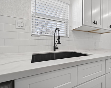 2202 Alabama Street - Photo Thumbnail 15