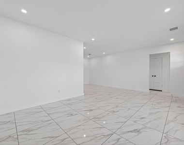 2202 Alabama Street - Photo Thumbnail 6