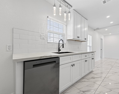 2202 Alabama Street - Photo Thumbnail 17