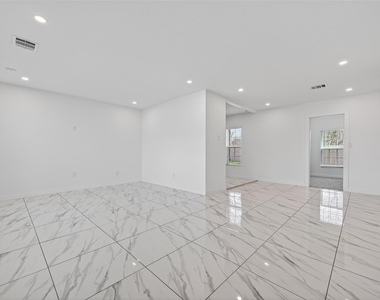 2202 Alabama Street - Photo Thumbnail 5